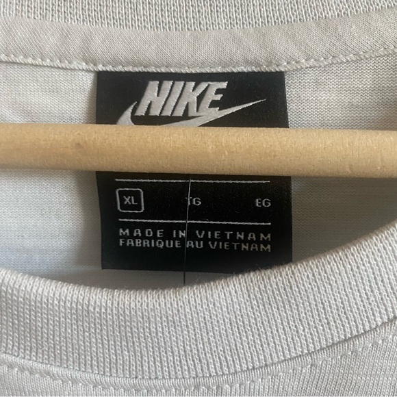 Nike Sportswear Pocket Tee SZ XL NEW - Picture 4 of 4